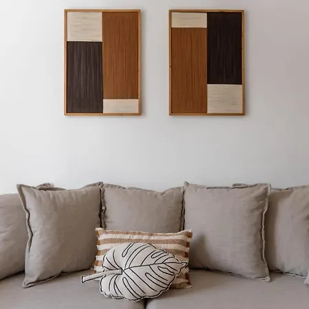 Quebra Costas I By An Island