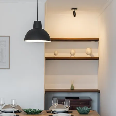 Quebra Costas I By An Island