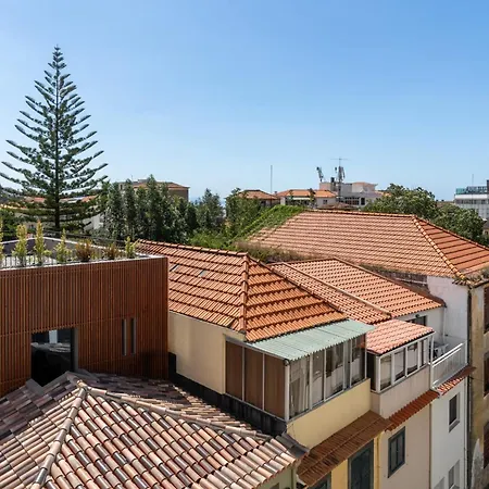 Quebra Costas I By An Island