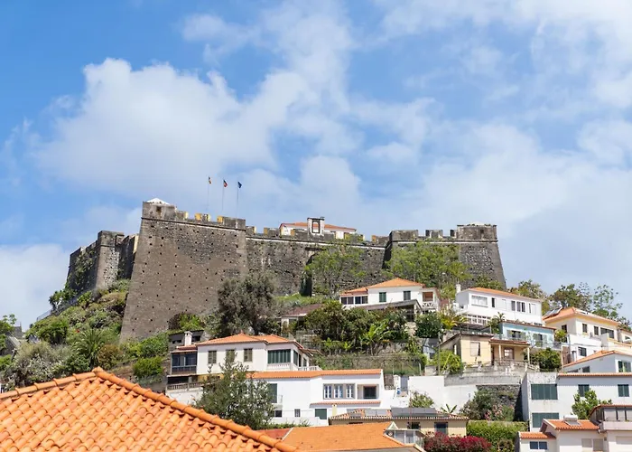 Quebra Costas I By An Island